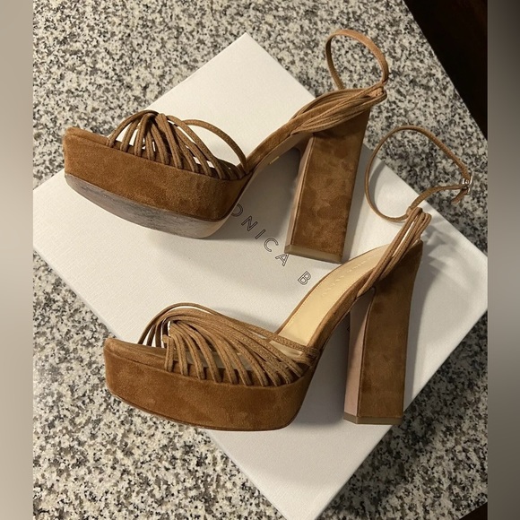 Veronica Beard Fletcher Platform
Hazelwood Suede Ankle Strap Sandals
Sz 9.5 - Picture 11 of 16